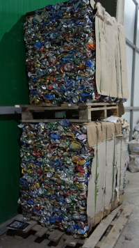 Ежедневно предприятие перерабатывает 10-15 тонн мусора в день